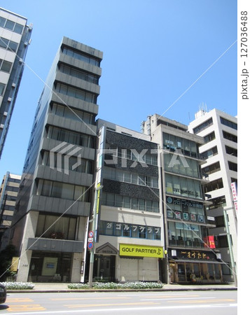 日本橋室町四丁目付近 127036488
