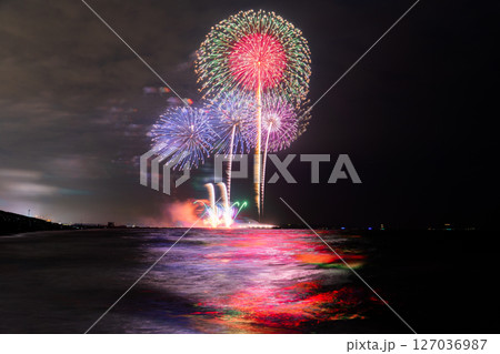 《神奈川県》茅ヶ崎サザン芸術花火2025 127036987