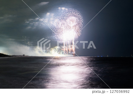 《神奈川県》茅ヶ崎サザン芸術花火2025 127036992