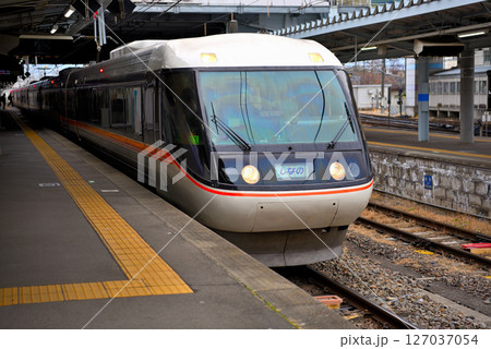 中部地方・松本駅・長野行きの人気列車、名古屋と信州を結ぶ特急ワイドビューしなの・長野県松本市(2) 中部地方・松本駅・長野行きの人気列車、名古屋と信州を結ぶ特急ワイドビューしなの・長野県松本市(2) 127037054