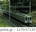 山の中を軽快に走る東武野田線 127037130