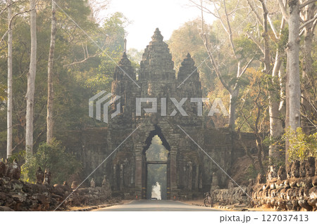 アンコール遺跡・勝利の門｜写真映え間違いなしの神秘的な門 127037413