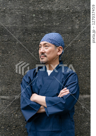 作務衣を着た男性 ポートレート 作務衣を着た男性 ポートレート 127037459