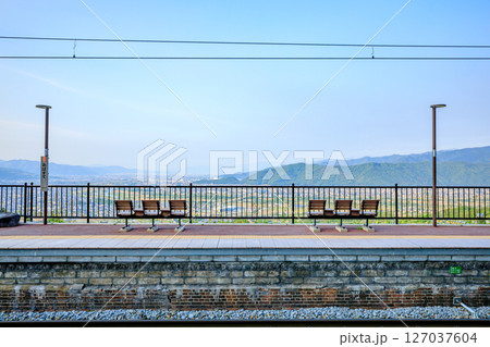 初夏の姨捨駅　長野県千曲市 127037604