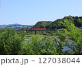 鉄橋を走るローカル列車 127038044