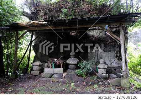 杵築市(山香町) 倉成磨崖仏 杵築市(山香町) 倉成磨崖仏 127038126