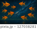 発光する金魚が星屑をまき散らしながら泳ぐ幻想的な夜空と海の絵画 発光する金魚が星屑をまき散らしながら泳ぐ幻想的な夜空と海の絵画 127038281