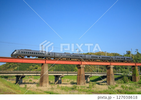 八坂川を渡る特急「にちりん」（JR九州　787系） 127038618