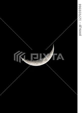 夜空に浮かぶ三日月 夜空に浮かぶ三日月 127039368