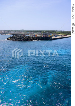 和泊港・沖永良部島(鹿児島県・和泊町) 和泊港・沖永良部島(鹿児島県・和泊町) 127039967
