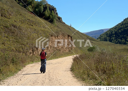 Tourists in the mountains 127040334