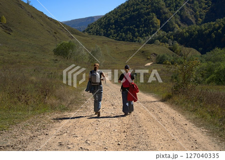 Tourists in the mountains 127040335