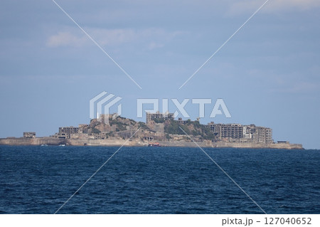 （長崎・端島）　海に眠るダイヤモンド＜軍艦島＞ 127040652