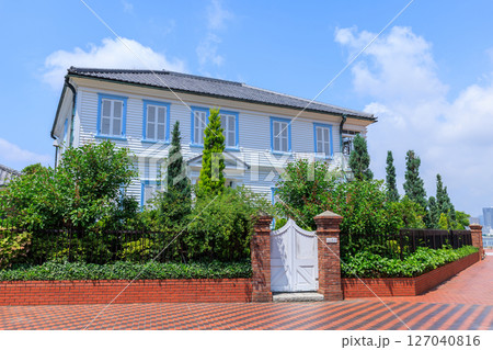 初夏の神戸みなと異人館 (兵庫県神戸市中央区) 127040816