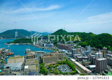 門司港レトロ展望室より関門橋を望む 127041813