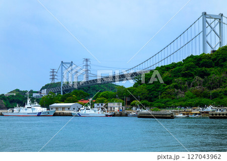 門司港第2船溜と関門橋 門司港第2船溜と関門橋 127043962