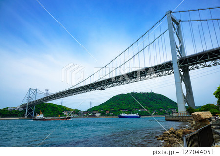 関門海峡と関門橋 関門海峡と関門橋 127044051