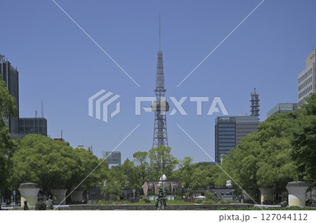 ミライタワー（旧名古屋テレビ塔）が聳える久屋大通公園 127044112