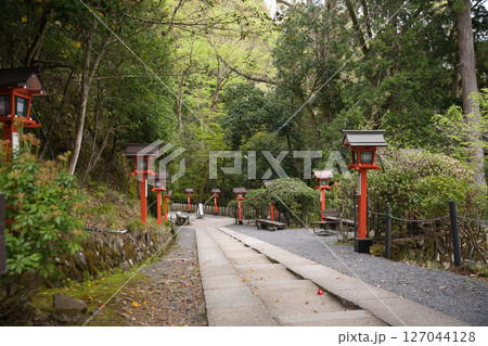 鞍馬寺 九十九折のキツイ参道1 鞍馬寺 九十九折のキツイ参道1 127044128