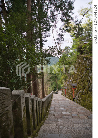鞍馬寺 九十九折のキツイ参道3 鞍馬寺 九十九折のキツイ参道3 127044224