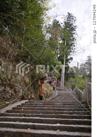鞍馬寺　九十九折のキツイ参道7 127044249