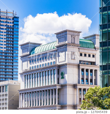 ウインズ汐留 は 日本中央競馬会 ( JRA )の 場外勝馬投票券発売所 ( WINS ) 127045439