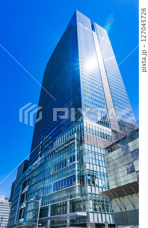 東京ミッドタウン八重洲 は 東京駅 八重洲口 の 大規模 複合 商業施設 【 東京都 の 風景 】 127045726