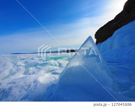 バイカル湖 青い氷　 127045886