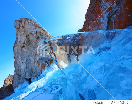 バイカル湖 青い氷　 127045897