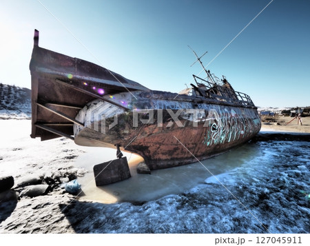 バイカル湖 青い氷　 127045911