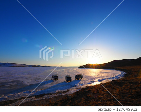 バイカル湖 青い氷　 127045912