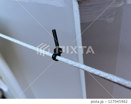 紐に括りつけたタイラップ 紐に括りつけたタイラップ 127045982