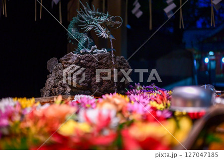 タイトル(日本語) 花手水と龍の手水舎 タイトル(英語) Dragon Fountain and H タイトル(日本語) 花手水と龍の手水舎 タイトル(英語) Dragon Fountain and H 127047185