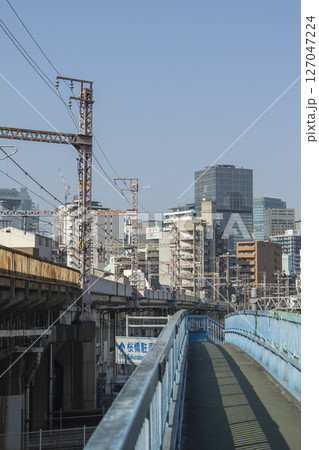 歩道橋のある風景 歩道橋のある風景 127047224