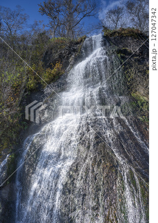 道路から見られるセセキの滝 道路から見られるセセキの滝 127047342
