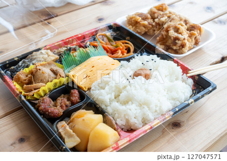 日本の鹿児島県の徳之島のスーパーで買ったとても美味しい弁当 127047571