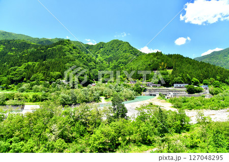 長野県小谷村 来馬温泉周辺を望む(長野県小谷村)【2025.6】 127048295