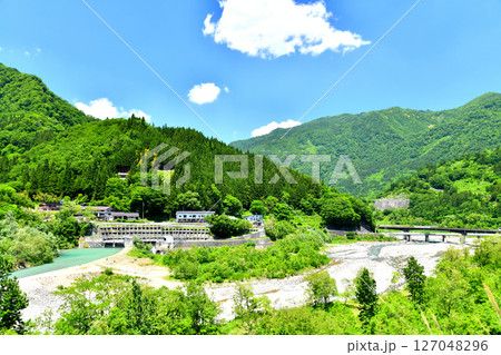 長野県小谷村 来馬温泉周辺を望む(長野県小谷村)【2025.6】 127048296