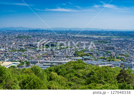 大阪府池田市の五月山から見渡す大阪平野部 127048338