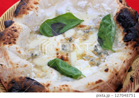 モチモチ生地が美味しいテイクアウトイタリア料理イタリアの本格的なナポリピザ モチモチ生地が美味しいテイクアウトイタリア料理イタリアの本格的なナポリピザ 127048751