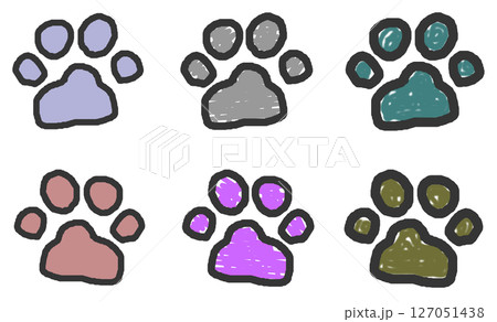 動物やペットの犬猫が歩いた肉球の可愛いイラスト 127051438