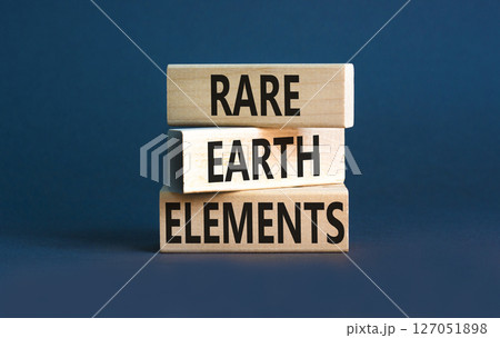 Rare earth elements symbol. Concept words Rare earth elements on beautiful wooden block. Beautiful grey table grey background. Business and rare earth elements concept. Copy space. 127051898