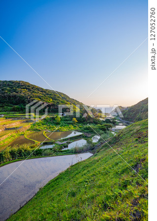 （長崎県）春日集落にある海の見える棚田（長崎と天草地方の潜伏キリシタン関連遺産） 127052760