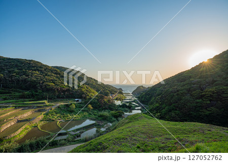 （長崎県）春日集落にある海の見える棚田（長崎と天草地方の潜伏キリシタン関連遺産） 127052762