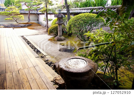 京都府　東寺 観智院・手水鉢 蹲踞　京都市 南区 九条町　2022年2月 127052910