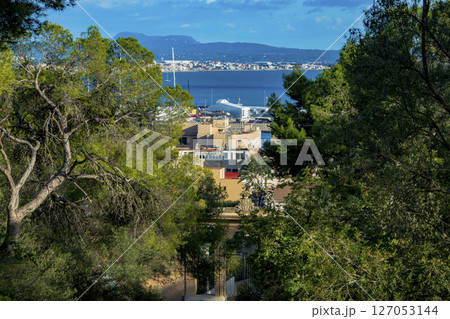 スペインバルセロナ付近にあるマヨルカ島のきれいな街並み 127053144
