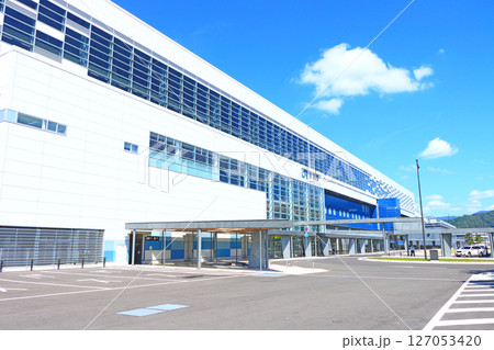 福井県敦賀市、敦賀駅の風景 127053420