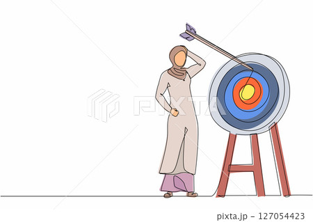 Continuous one line drawing ambition Arab businesswoman arrow missed at the target. Failed hit archery target. Business challenge failure metaphor. Single line draw design vector graphic illustration 127054423