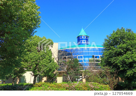 愛知県愛西市、愛西市中央図書館の風景 愛知県愛西市、愛西市中央図書館の風景 127054669