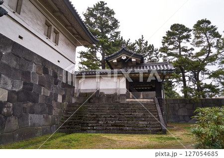 東京都 江戸城跡 平川門の高麗門 東京都 江戸城跡 平川門の高麗門 127054685